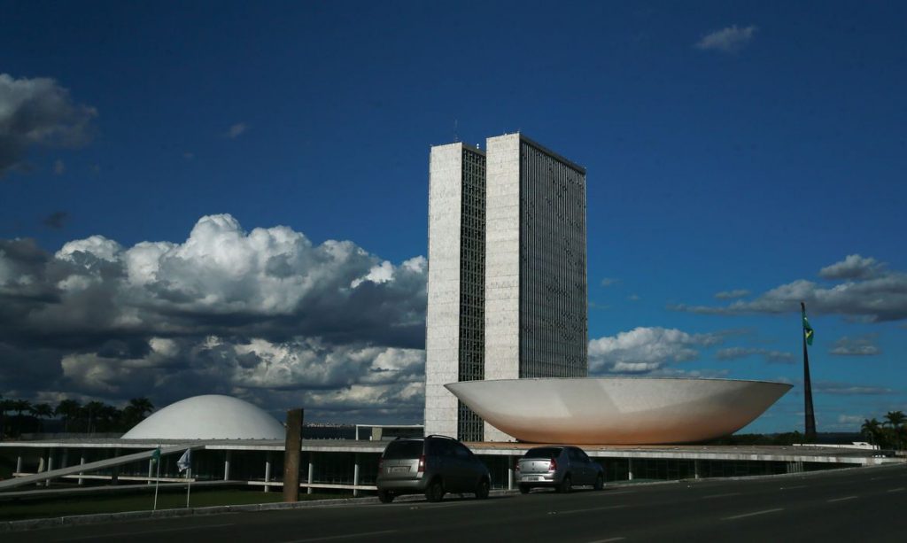 camara-aprova-mp-que-destina-recursos-para-reduzir-tarifa-de-energia