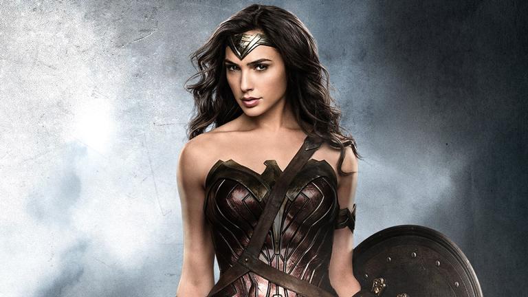 foto-de-mulher-maravilha-1984-mostra-gal-gadot-e-chris-pine-em-cena