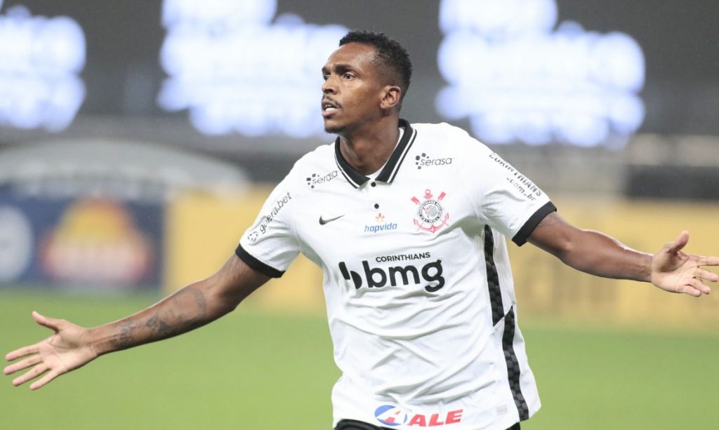 brasileiro:-corinthians-goleia-fluminense-por-5-a-0-em-sao-paulo