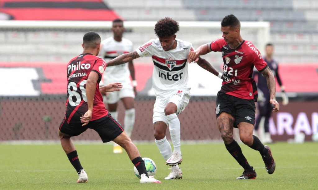 sao-paulo-empata-com-athletico-pr-e-segura-lideranca-do-brasileiro