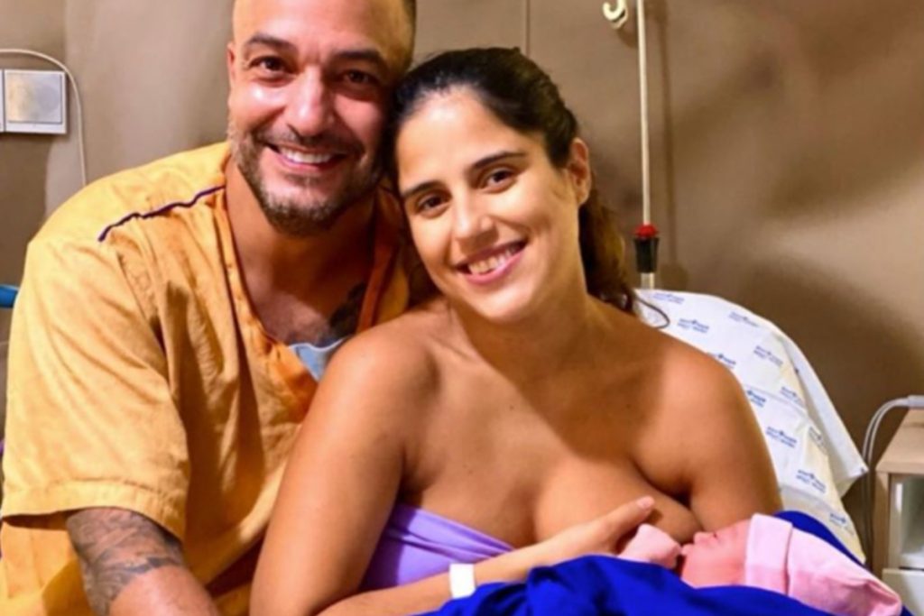 Camilla Camargo com marido e filha