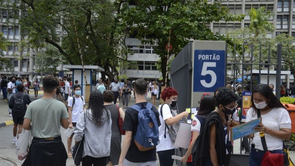 Professores dão dicas para estudantes que farão segundo dia de prova do ENEM.