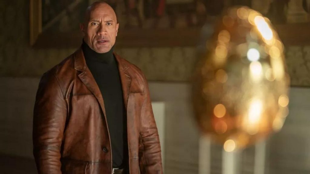 Dwayne Johnson e o diretor de Red Notice comemoram sucesso do filme do Netflix nas redes sociais.