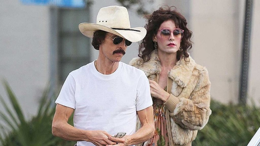 Os atores Matthew McConaughey e Jared Leto em cena do filme “Clube de Compras Dallas” (Foto: Divulgação)