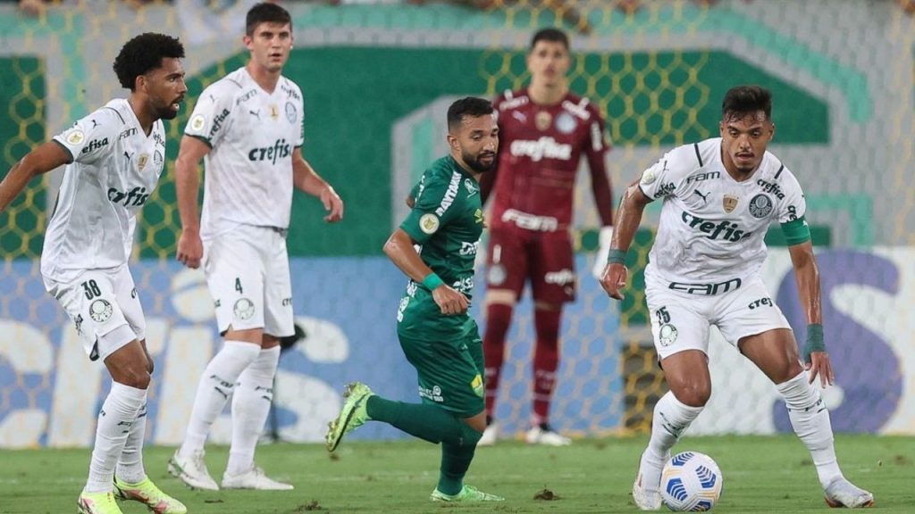 Três dias após celebrar o tricampeonato da Libertadores a time misto do Palmeiras bateu Cuiabá fora de casa (Foto: Cesar Greco/Palmeiras)