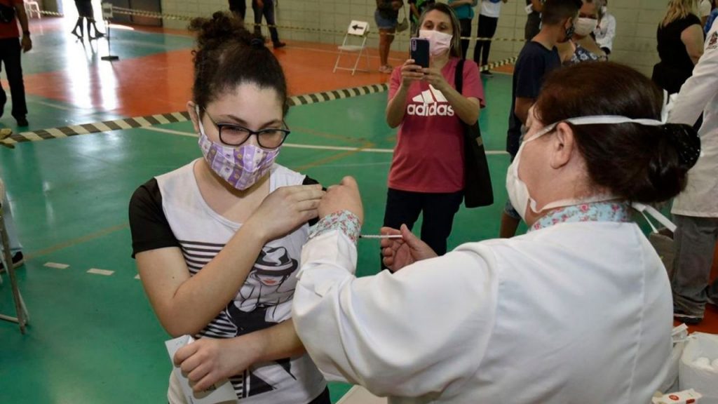 Brasil tem 90% da população vacinada. Foto: Prefeitura de Jundiaí