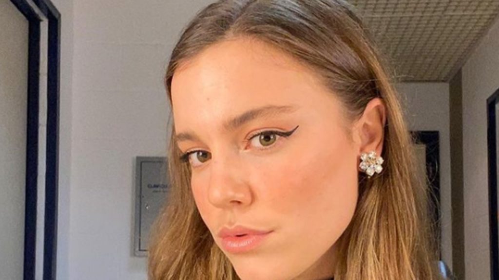 Alice Wegmann exibiu sua boa forma em fotos de biquíni (Foto: Reprodução Instagram)