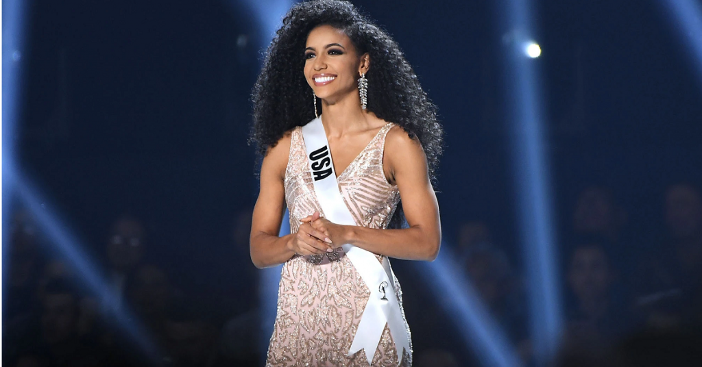 A ex-Miss USA Cheslie Kryst foi identificada como a mulher que pulou de um prédio em Nova York em 30 de janeiro de 2022 (Reprodução)