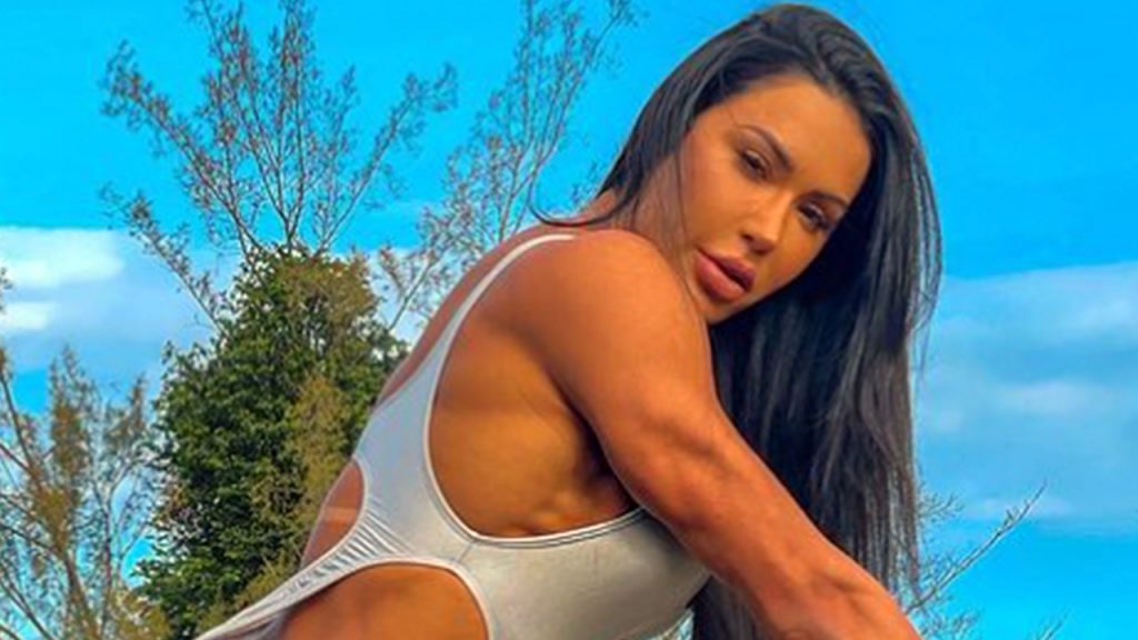 Gracyanne Barbosa atiçou seguidores ao mostrar marcas de bronzeamento (Foto: Reprodução Instagram)