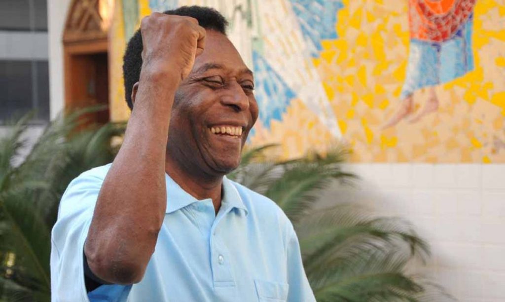 Pelé recebe alta e sai de hospital (Divulgação)