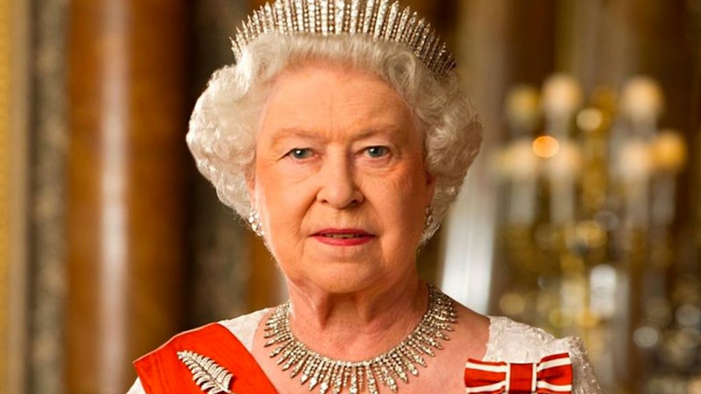 Rainha Elizabeth II não participa este ano das festividades de verão em Buckingham