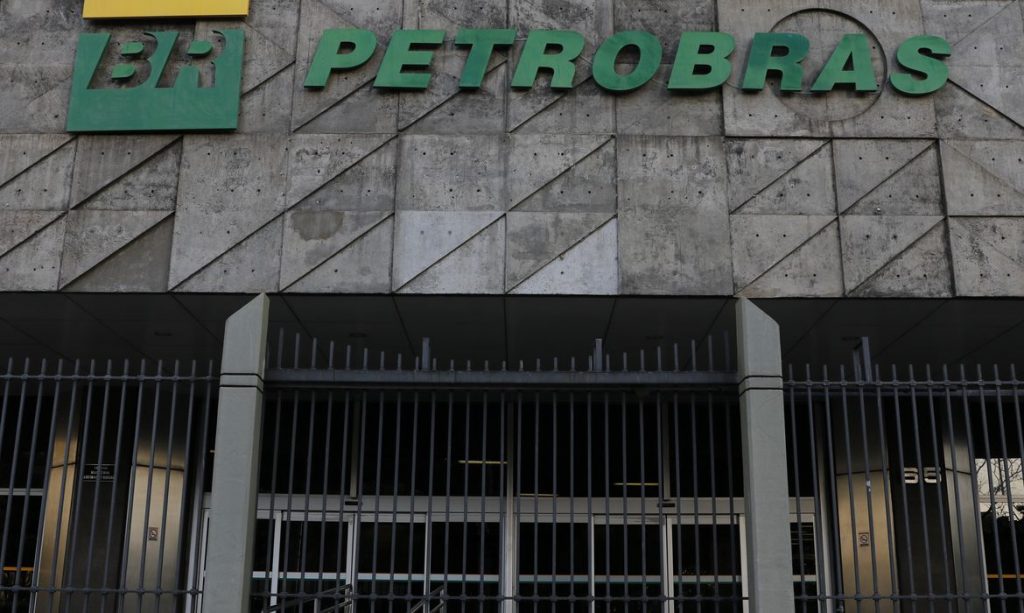 petrobras-atinge-lucro-liquido-de-r$-54,3-bilhoes-no-trimestre