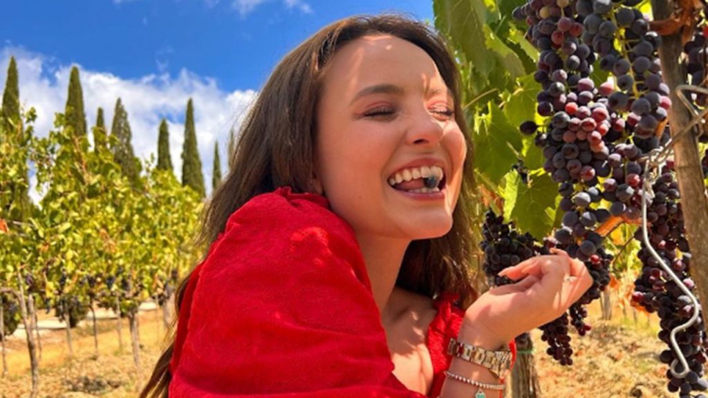 Larissa Manoela esbanja beleza e simpatia em viagem pela Itália (Instagram)