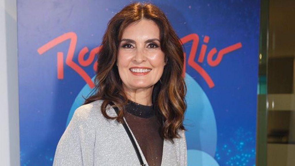 Fátima Bernardes esbanja estilo para curtir o Rock In Rio neste sábado