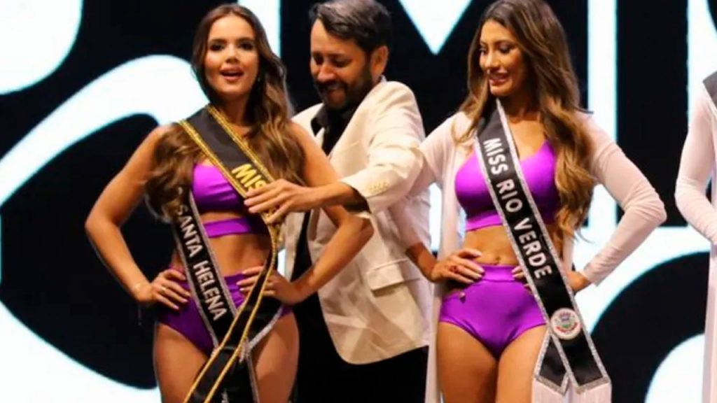 Concurso Miss Goiás teve "lambança" com faixa e gerou polêmica (Reprodução)