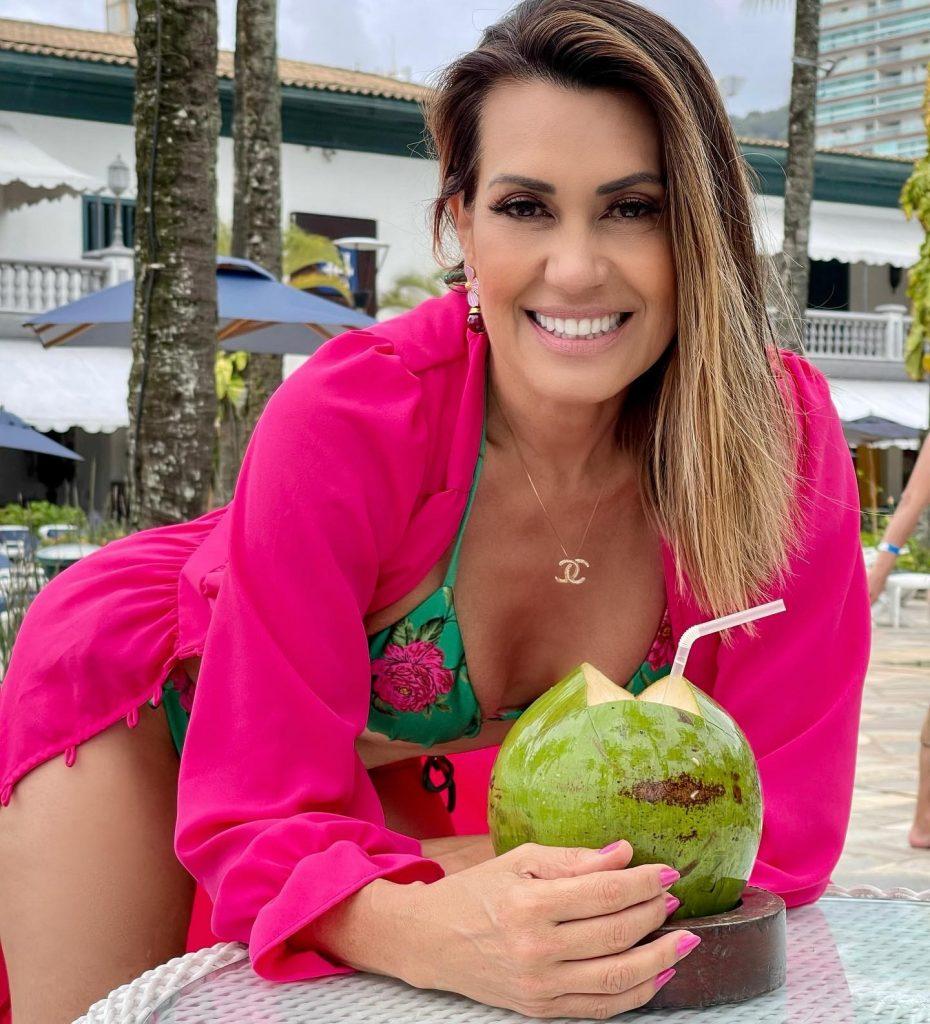 Solange Frazão posa de biquíni e alfineta haters (Foto: Reprodução/Instagram)