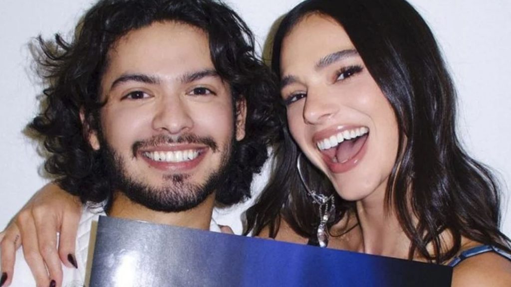 Xolo Maridueña e Bruna Marquezine: "Assumam logo" (Divulgação)