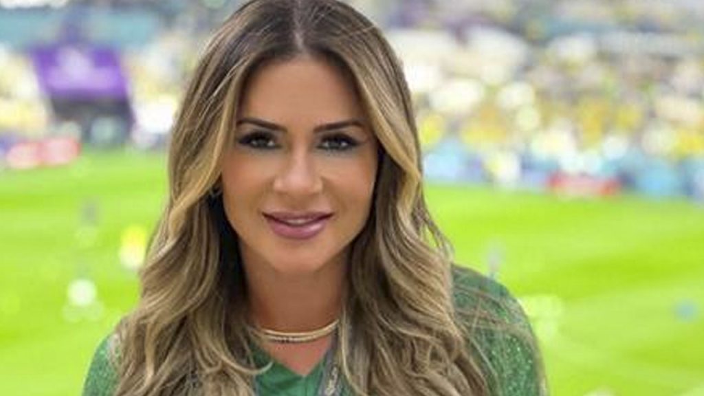 A bela Mariane Bernardi, novo affair de Neymar pai, atrai olhares na Copa por sua beleza