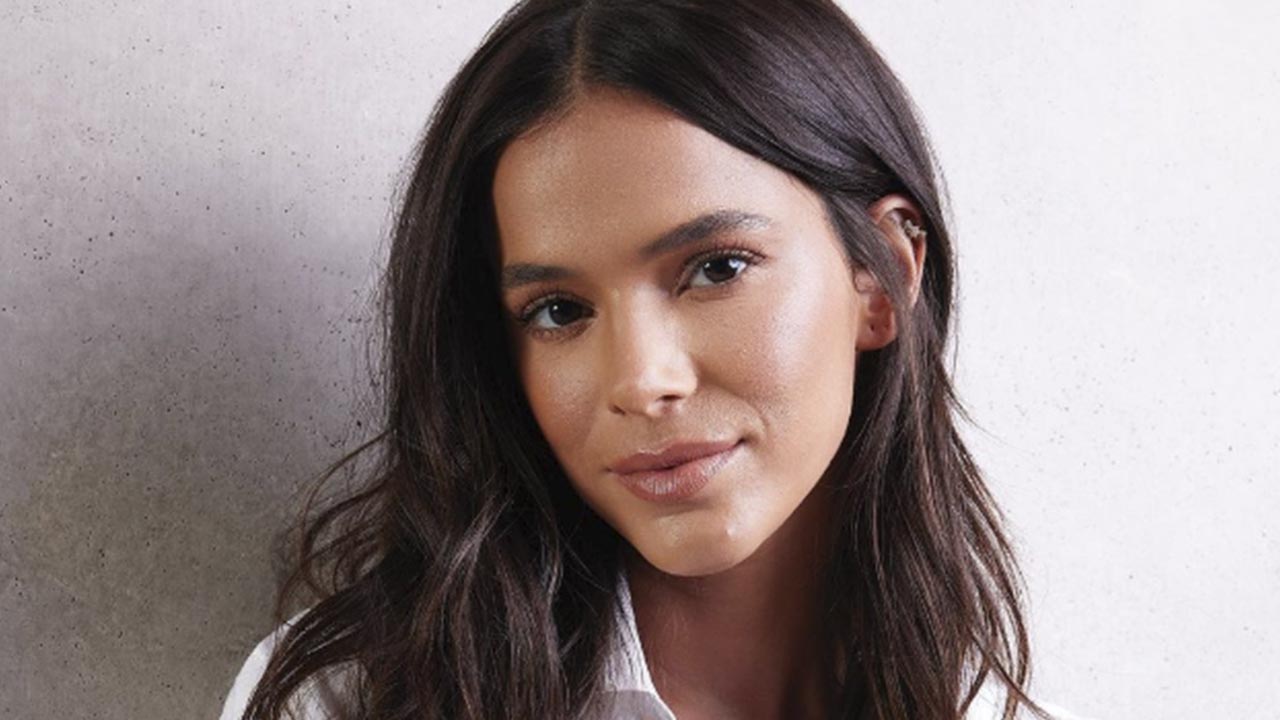 Bruna Marquezine encanta seguidores com álbum de verão