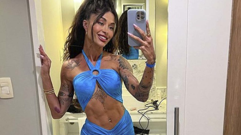 Aline Campos ostenta sua bela forma física em selfie e encanta seguidores (Instagram)