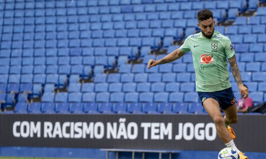 Brasil joga contra Guiné de preto, em protesto contra racismo (Foto: J.Marconne/CBF)