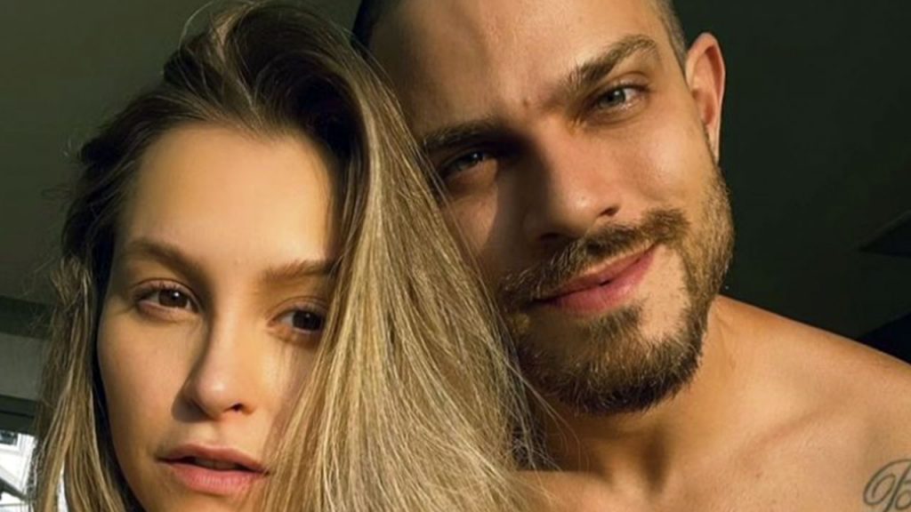 Carla Diaz e Felipe Becari anunciam fim do relacionamento e surpreendem fãs