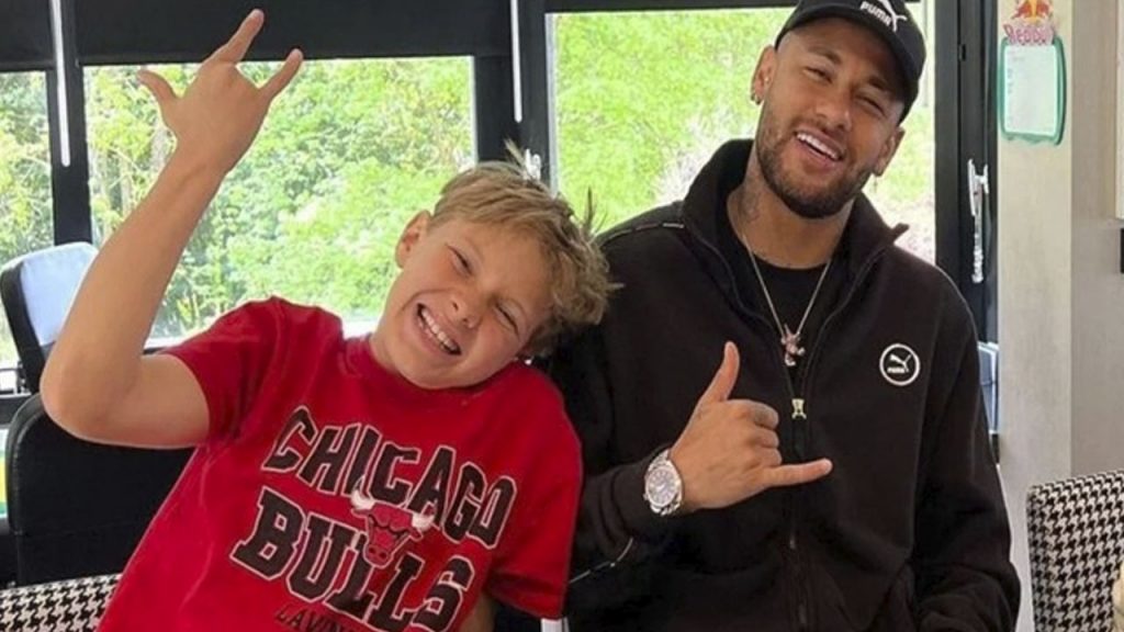 Davi Lucca com o pai Neymar Jr