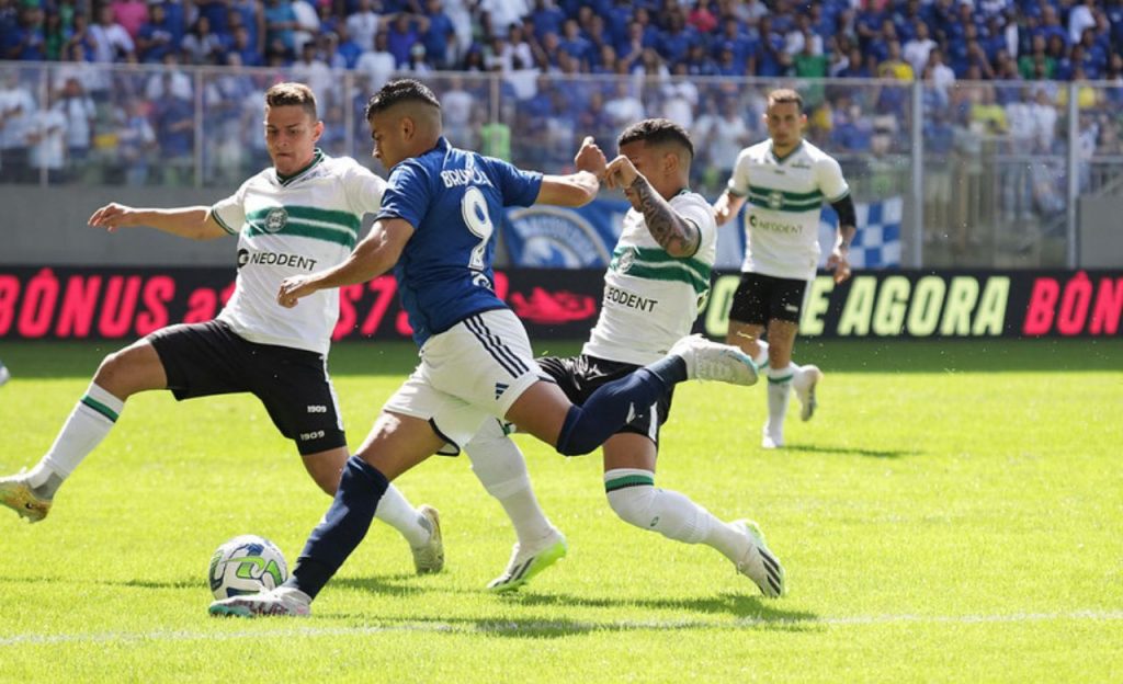 Coritiba x Cruzeiro agita a rodada do Brasileirão