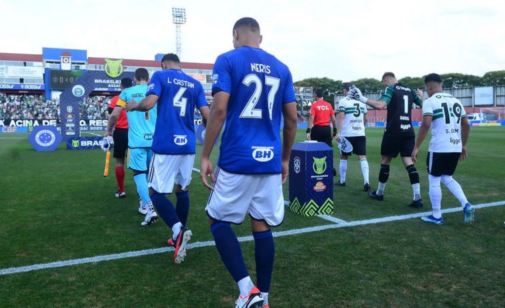 Cruzeiro e Coritiba foram punidos pelo STJD