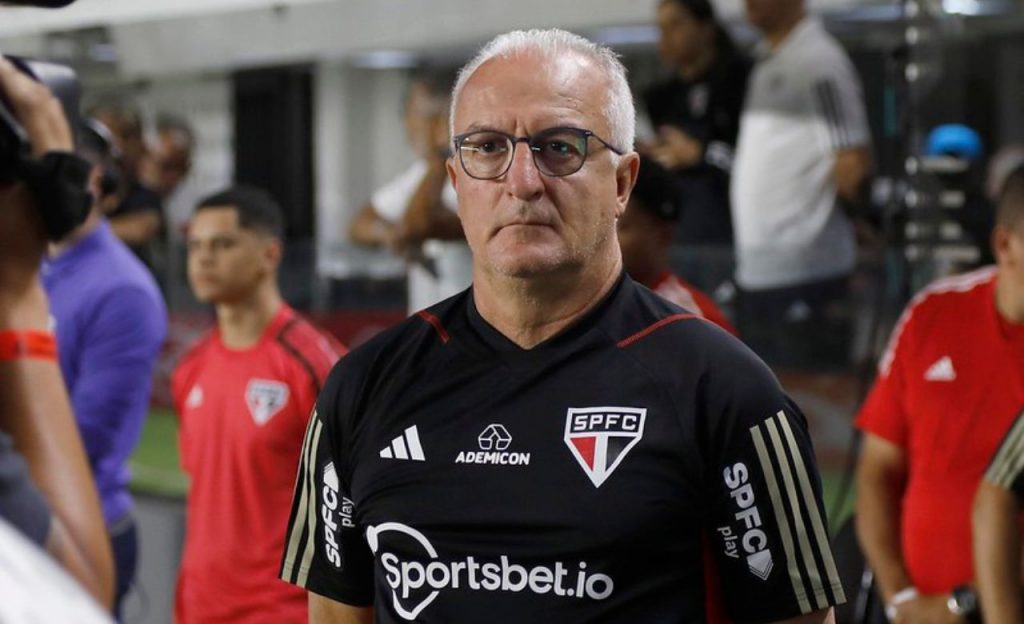 Dorival Jr em ação pelo São Paulo