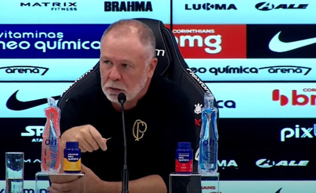 Mano Menezes detonou o Corinthians na coletiva