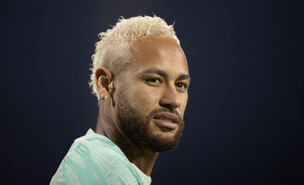 Neymar quis fazer a cirurgia no Brasil