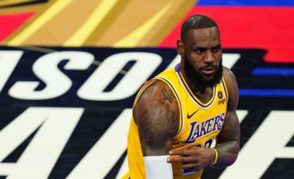 LeBron James segue brilhando na NBA