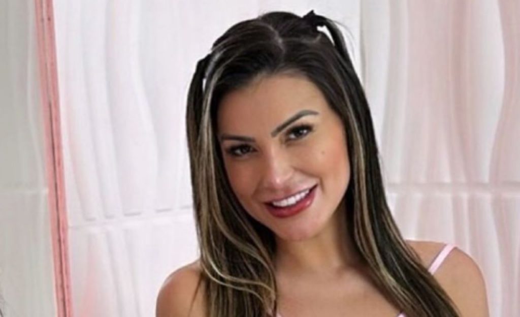 Andressa Urach interagiu com os fãs nas redes