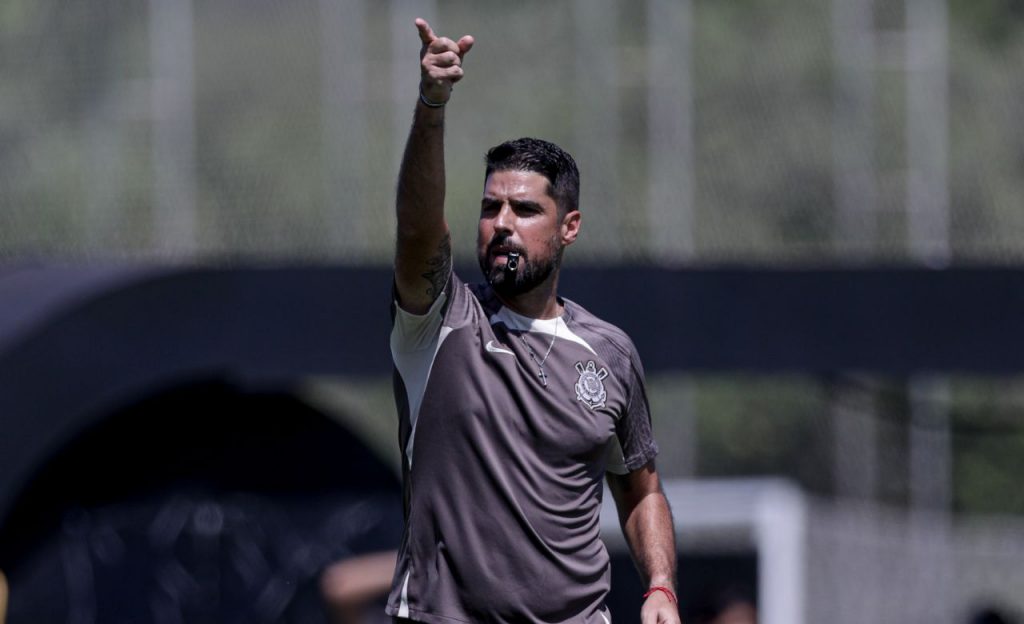 Corinthians anunciou o técnico António Oliveira