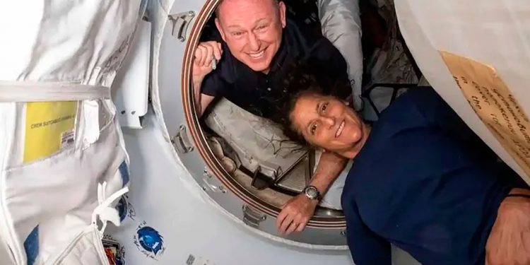 Butch Wilmore e Suni Williams, astronautas da NASA, que estão "presos" no espaço após falha técnica