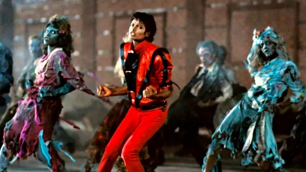 Michael Jackson em "Thriller": videoclipe do astro mudou a indústria dos clipes musicais