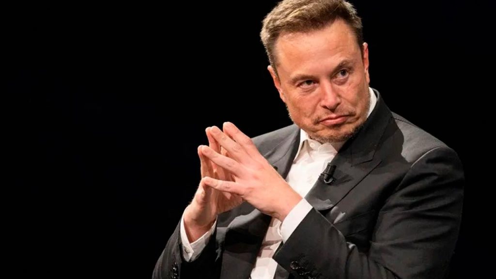 Biógrafo de Elon Musk diz que o empresário entra no "modo demônio" para alcançar seus objetivos