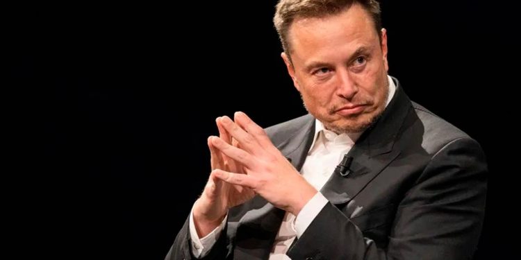 Biógrafo de Elon Musk diz que o empresário entra no "modo demônio" para alcançar seus objetivos