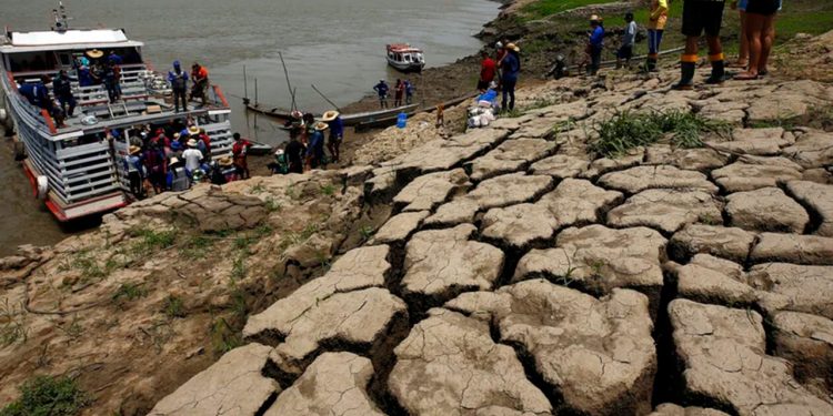 Equador enfrenta uma das piores secas da história e sofre com apagões e várias províncias