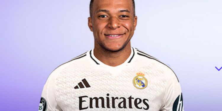 Kylian Mbappé marcou seus primeiros dois gols na La Liga com a camisa do Real Madrid no último domingo