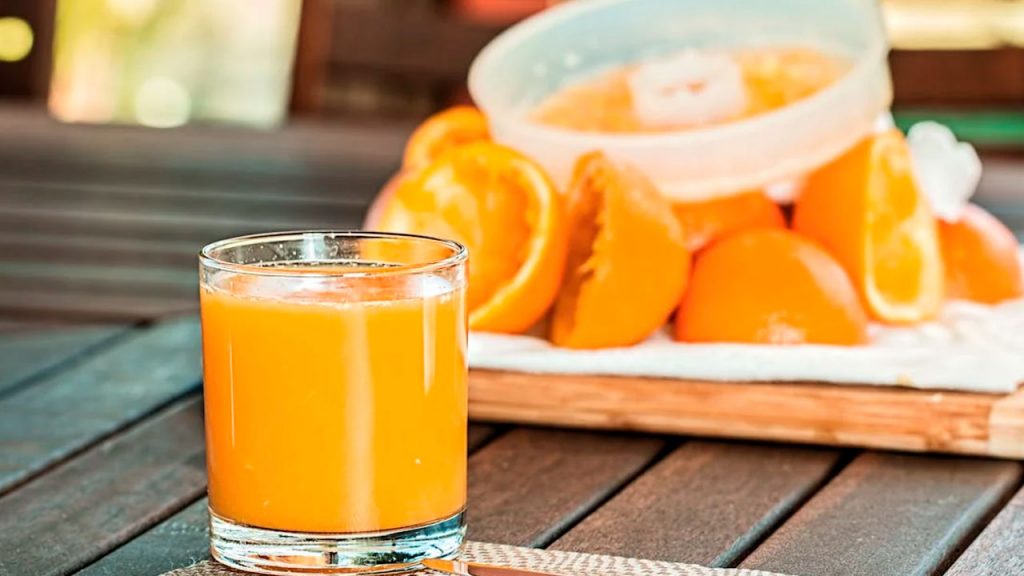 Sucos à base de frutas são algumas das bebidas essenciais para o bom funcionamento do cérebro