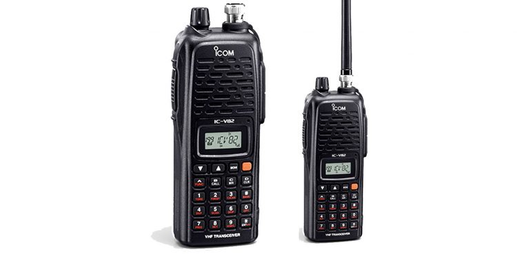 Modelo de walkie-talkie da ICOM, similar aos que explodiram nos atentados do Líbano