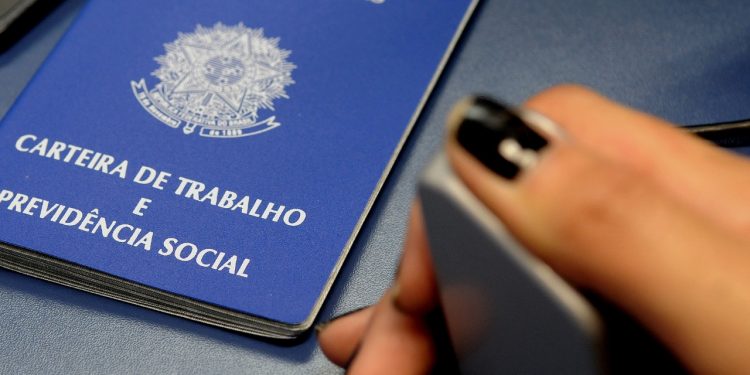 13º salário é um direito garantido aos trabalhadores CLT e deve ser pago até o dia 20 de dezembro