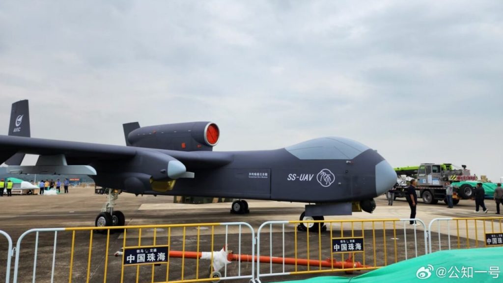 China apresentou o Jiu Tian, um grande drone "porta-drones" que pode lançar enxames de drones menores