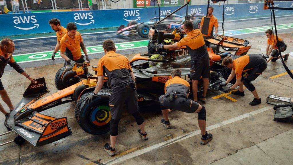 Lando Norris foi chamado aos boxes pela McLaren antes da bandeira vermelha no GP de São Paulo