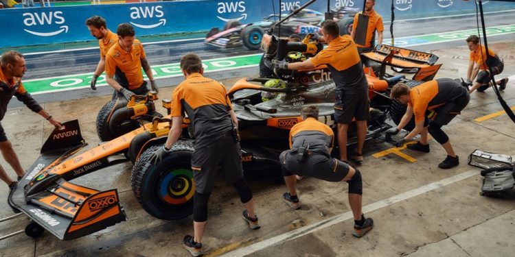 Lando Norris foi chamado aos boxes pela McLaren antes da bandeira vermelha no GP de São Paulo