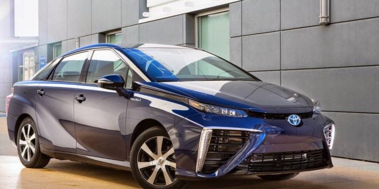 Toyota Mirai é o primeiro modelo comercial de carro movido a hidrogênio