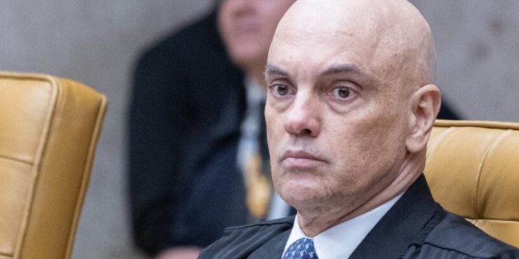 Ministro Alexandre de Moraes era um dos alvos do homem-bomba que morreu durante atentado em Brasília