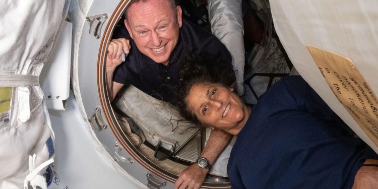 Wilmore e Suni Williams embarcaram na missão da NASA com perspectiva de voltar à Terra em uma semana